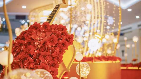 音樂(lè)元素結(jié)合燈光打造的圣誕派對(duì)活動(dòng)策劃華麗麗的，樂(lè)在發(fā)生