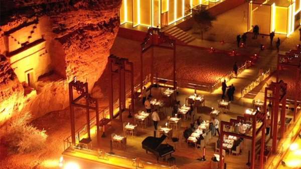 沙特阿拉伯這家餐廳的開業(yè)活動策劃竟是在考古遺址舉辦，忒獨特了