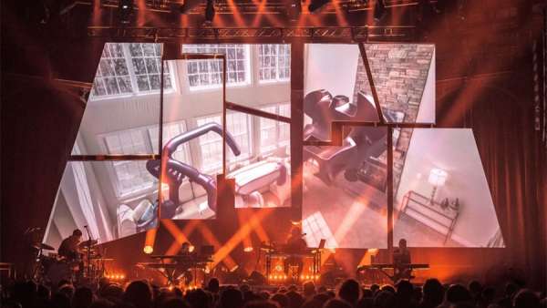 Oneohtrix Point Never音樂會活動策劃的舞美太帶勁，辨識度強