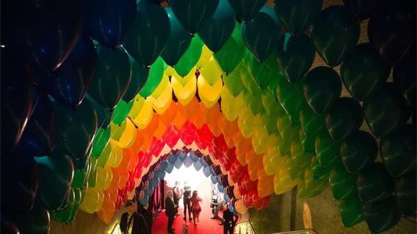 慈善主題派對活動策劃了很多奢侈品牌游樂展位，既好玩又有趣