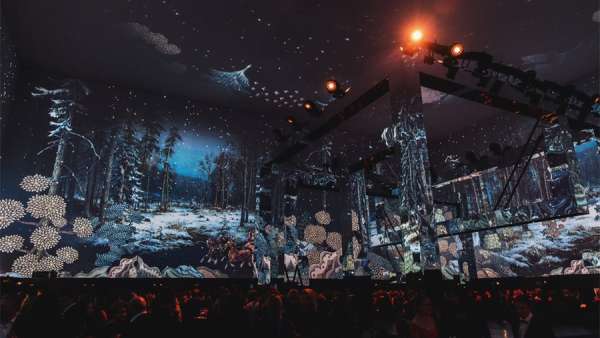 愛馬仕莫斯科旗艦店開業(yè)派對(duì)活動(dòng)策劃了一個(gè)立方體的魔法森林