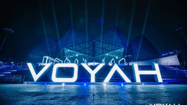 嵐圖FREE發(fā)布會活動策劃呈現(xiàn)了一場高度沉浸式的裸眼3D秀