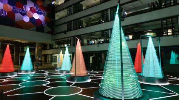 一米距離的圣誕主題活動策劃裝置既有愛又夢幻流光，真美