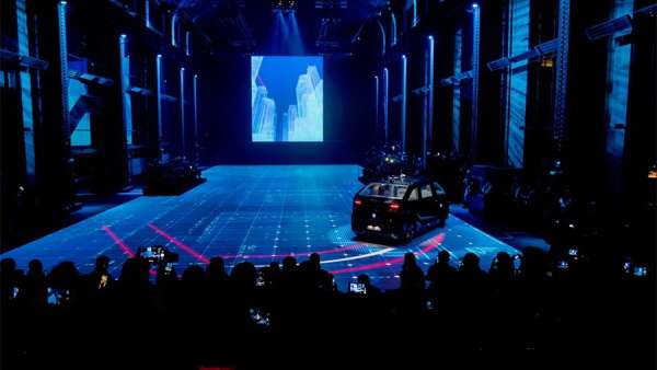 自動駕駛出租車發(fā)布會活動策劃充滿了科技感，全新技術(shù)熟練駕馭