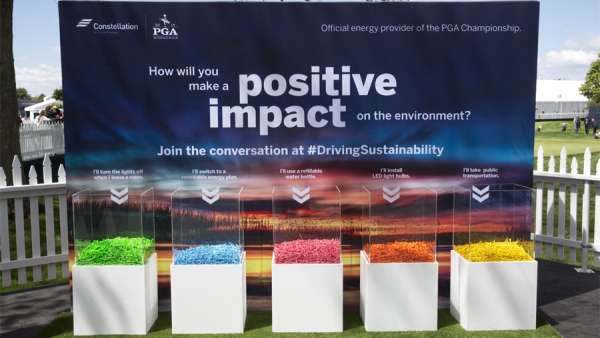 環(huán)保激活活動(dòng)策劃制作了5萬個(gè)彩色高爾夫球座,幫助地球的形式很新穎