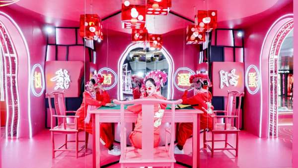 全國首個(gè)以「麻將」為主題的潮玩國粹展活動(dòng)策劃粉嫩登場