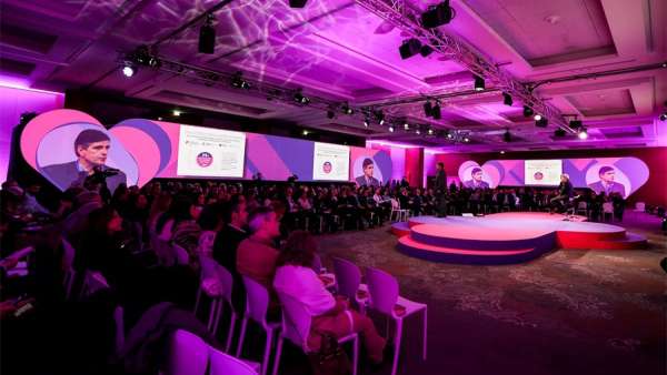 「引領(lǐng)心臟」活動策劃的重疊的心一語雙關(guān)，直點主題