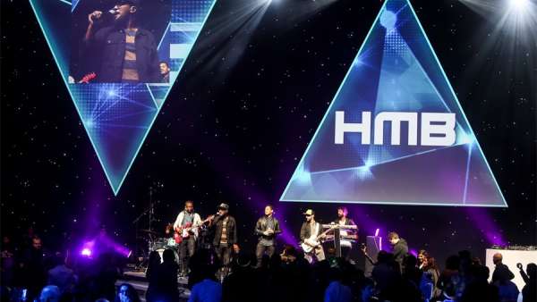 達(dá)美咖啡年會(huì)員工活動(dòng)策劃以未來(lái)科幻為主題，還有D.I.Y.變裝秀呢