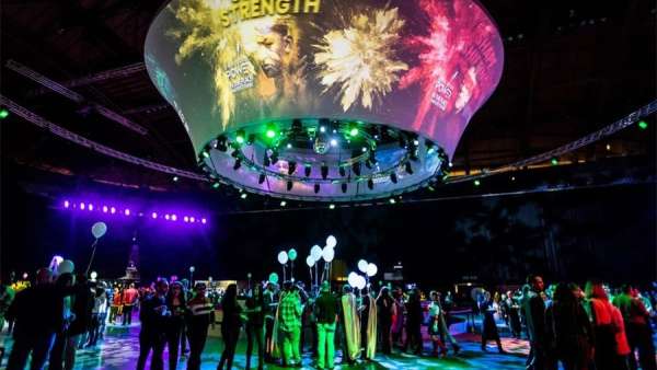 巴黎銀行員工派對(duì)活動(dòng)策劃的360o圓形視頻表演裝置太震撼了