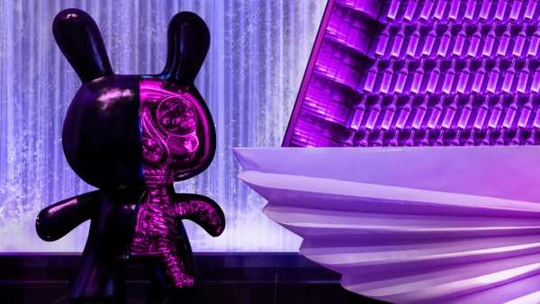 光之境沉浸式展覽活動策劃魅惑藍(lán)紫色帶來的魔力令人怦然心動