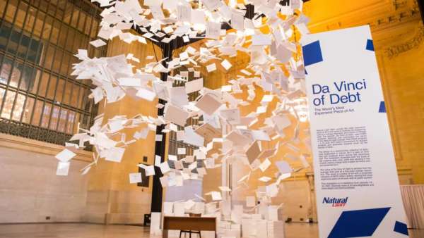 全球最昂貴的藝術(shù)展覽活動策劃裝置竟是一張張大學(xué)畢業(yè)證書