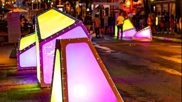 聲光變色互動展示活動策劃裝置夠神奇的，顏色像糖果色般美麗