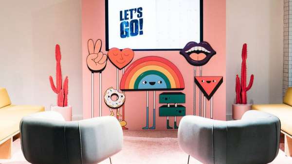 六周年慶典派對(duì)活動(dòng)策劃只用logo色就讓現(xiàn)場(chǎng)品牌化了