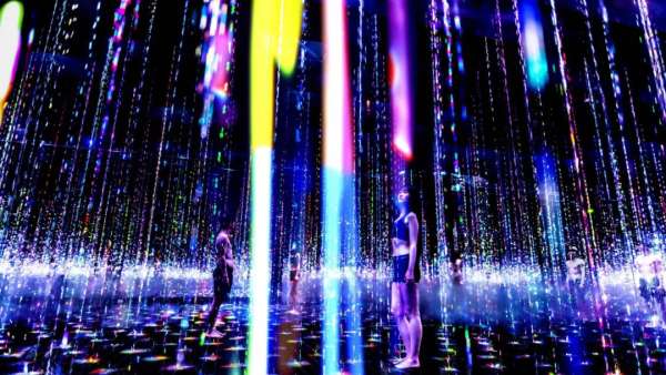 teamLab「三溫暖」光影藝術(shù)展覽活動策劃提供了沉浸式的身心靈體驗
