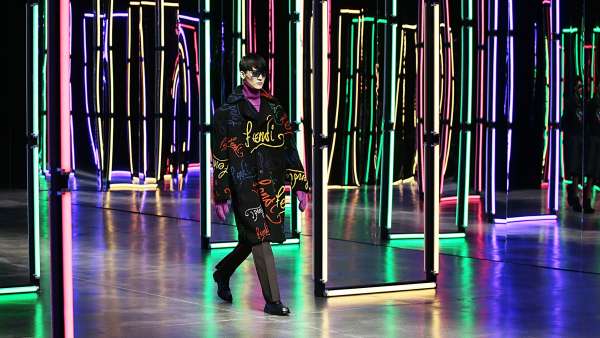 FENDI 2021秋冬男裝時裝發(fā)布會活動策劃成五光十色的狂歡樂園