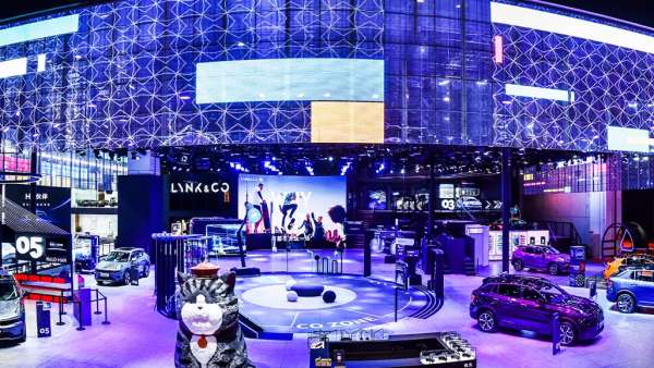 擅長(zhǎng)搞事情的領(lǐng)克在上海車展活動(dòng)策劃了未來(lái)游樂(lè)場(chǎng)，潮酷十足