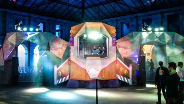 TFF峰會(huì)活動(dòng)策劃現(xiàn)場(chǎng)竟變成富有創(chuàng)意的月球隕石坑，太精彩了