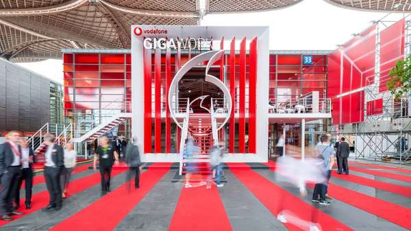 沃達豐品牌展覽活動策劃「千兆廣場」以數(shù)字形式做了創(chuàng)新性展示