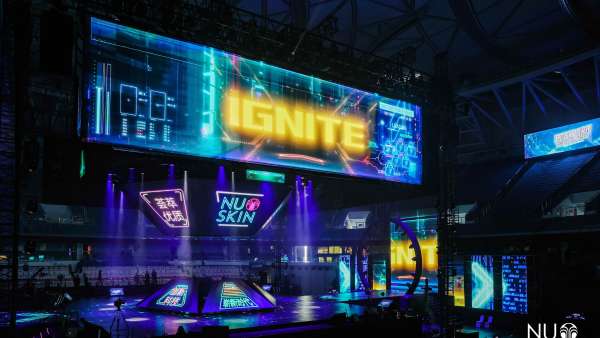 如新這次的超級年會以技術(shù)與藝術(shù)的融合，打造了一場華麗的視聽盛宴