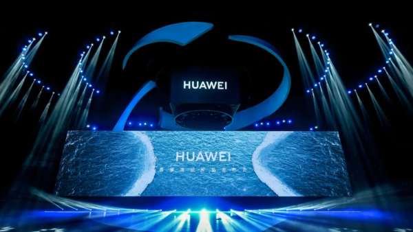 華為春季旗艦新品發(fā)布活動(dòng)策劃舞美突破直屏的沉穩(wěn)，傳遞更強(qiáng)的藝術(shù)感