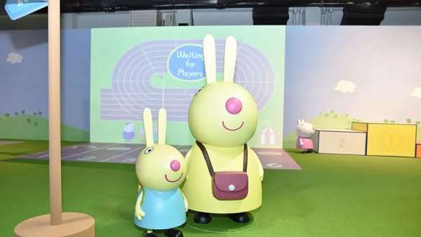 主題為「Twinsburg」GUCCI 2023春夏系列發(fā)布會活動策劃太震撼了