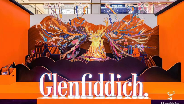 乘上格蘭菲迪福鹿呈祥新年快閃活動(dòng)策劃的熱氣球，領(lǐng)略原產(chǎn)地風(fēng)光