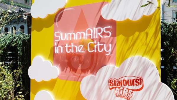 瑪氏糖果在紐約辦了一場泳池的體驗派對活動「夏日工作日」活動策劃