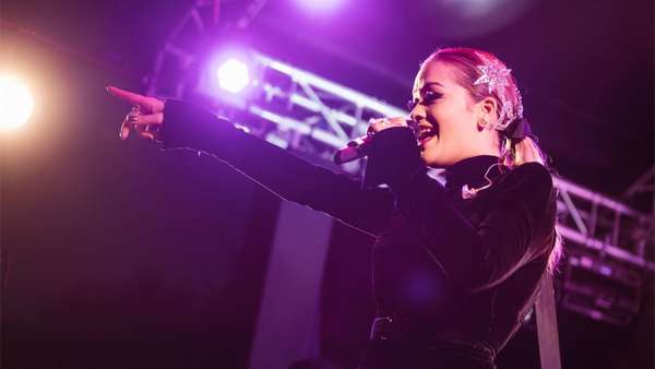 沒有模特的設(shè)計(jì)師T臺(tái)秀:蛇紋石夏日派對(duì)