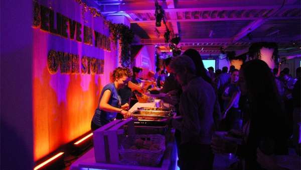 鋼筋混凝土的“城市花園”派對(duì):絕對(duì)伏特加想法很大膽