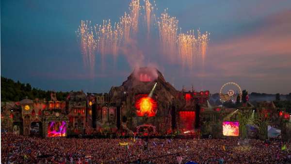 這是一座火山的舞臺(tái)：2013年“明日世界”