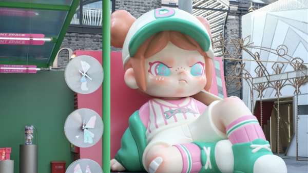 DORA生人勿近潮玩展覽活動策劃500%等比例放大版盲盒展陳區(qū)很出片