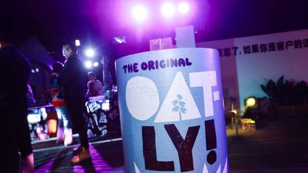 Oatly&廣告人之夜活動策劃現(xiàn)場激情上演“噴火特技”
