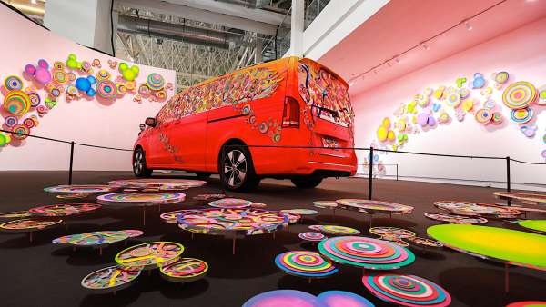 “好奇無界”米奇藝術(shù)展活動(dòng)策劃的紙雕藝術(shù)將V級MPV與米奇元素相融合了