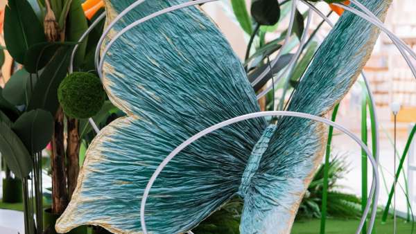 漫步蝶變新·生藝術(shù)展覽活動策劃中，如置身春日花園