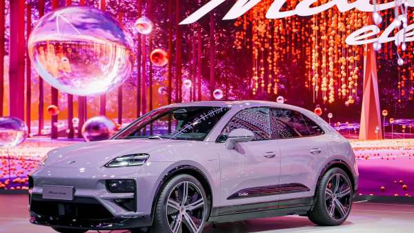 保時(shí)捷展臺(tái)在2024北京車(chē)展活動(dòng)策劃中真是太耀眼的存在了