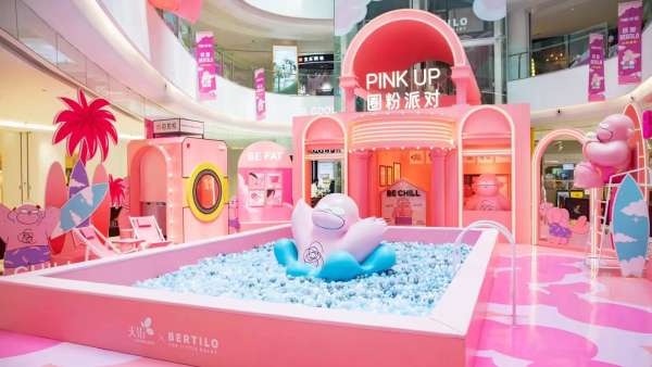 巨型粉小胖空降房山天街「圈粉派對」活動策劃現(xiàn)場，超粉超夢幻