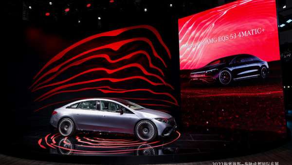 成都國(guó)際車展梅賽德斯-奔馳展覽活動(dòng)策劃了一場(chǎng)全感官沉浸的豪華體驗(yàn)